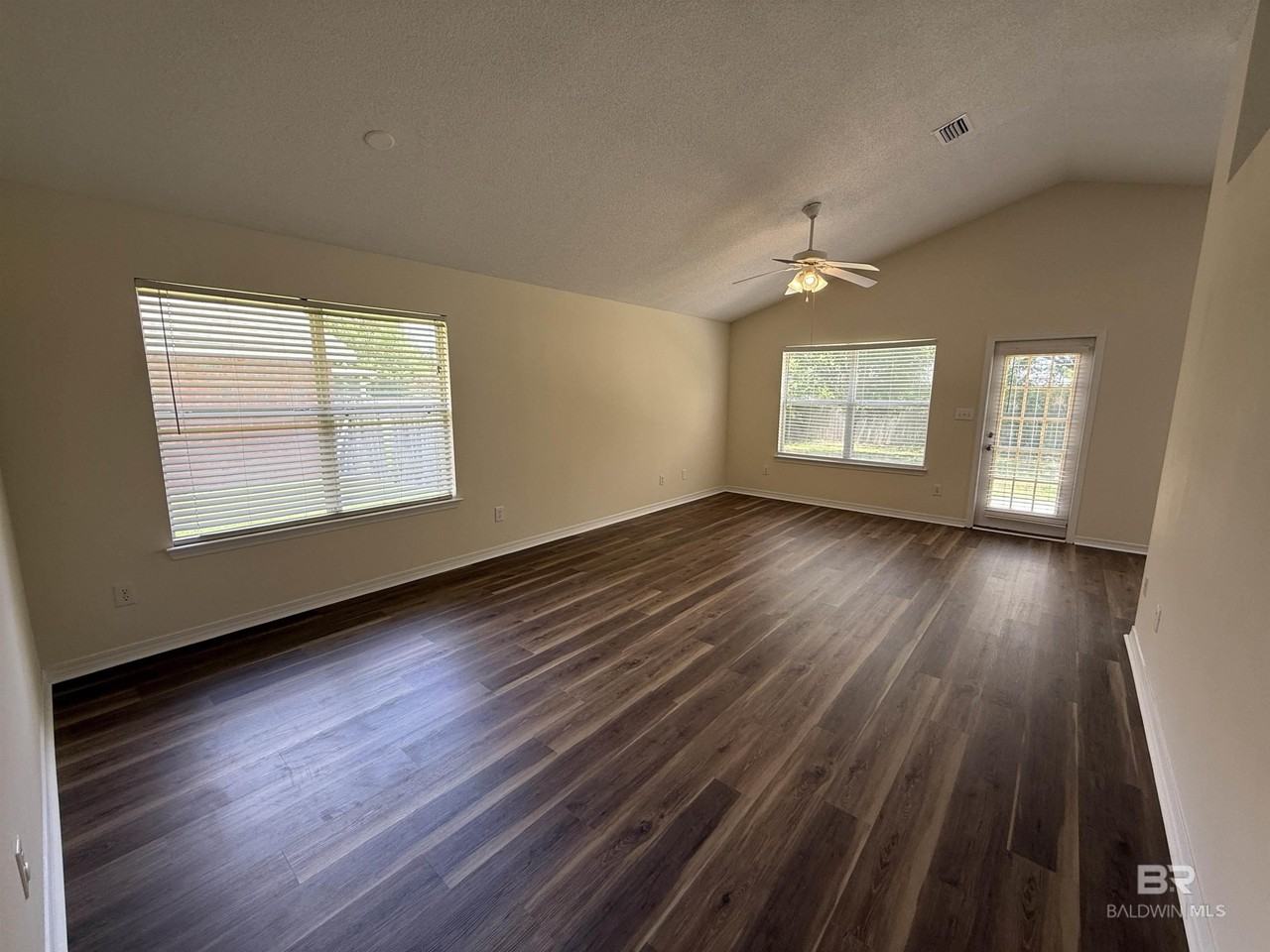 104 Kemper Ln - Photo 3 of 16