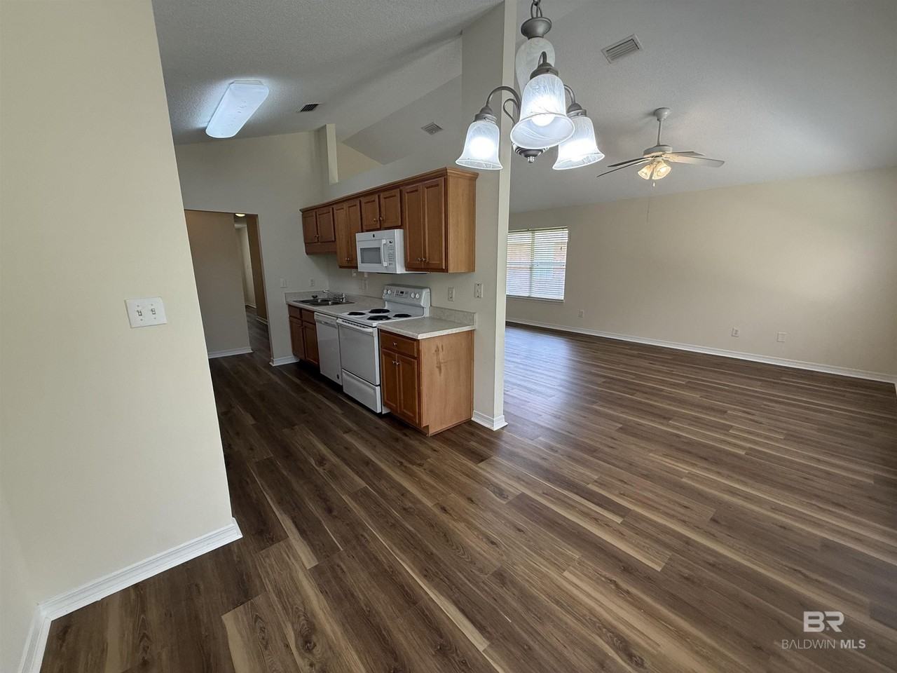 104 Kemper Ln - Photo 4 of 16