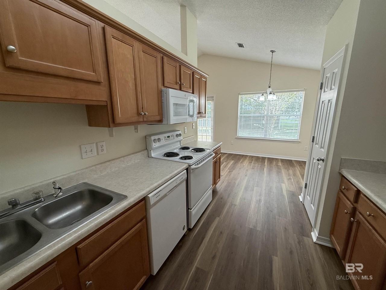 104 Kemper Ln - Photo 6 of 16