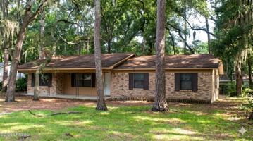 featured image of 6 Oakwood Dr