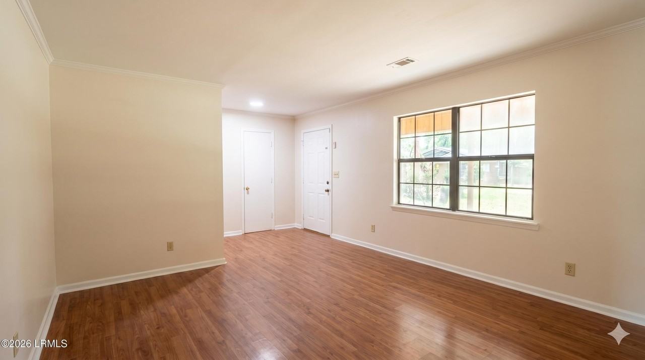 6 Oakwood Dr - Photo 5 of 30