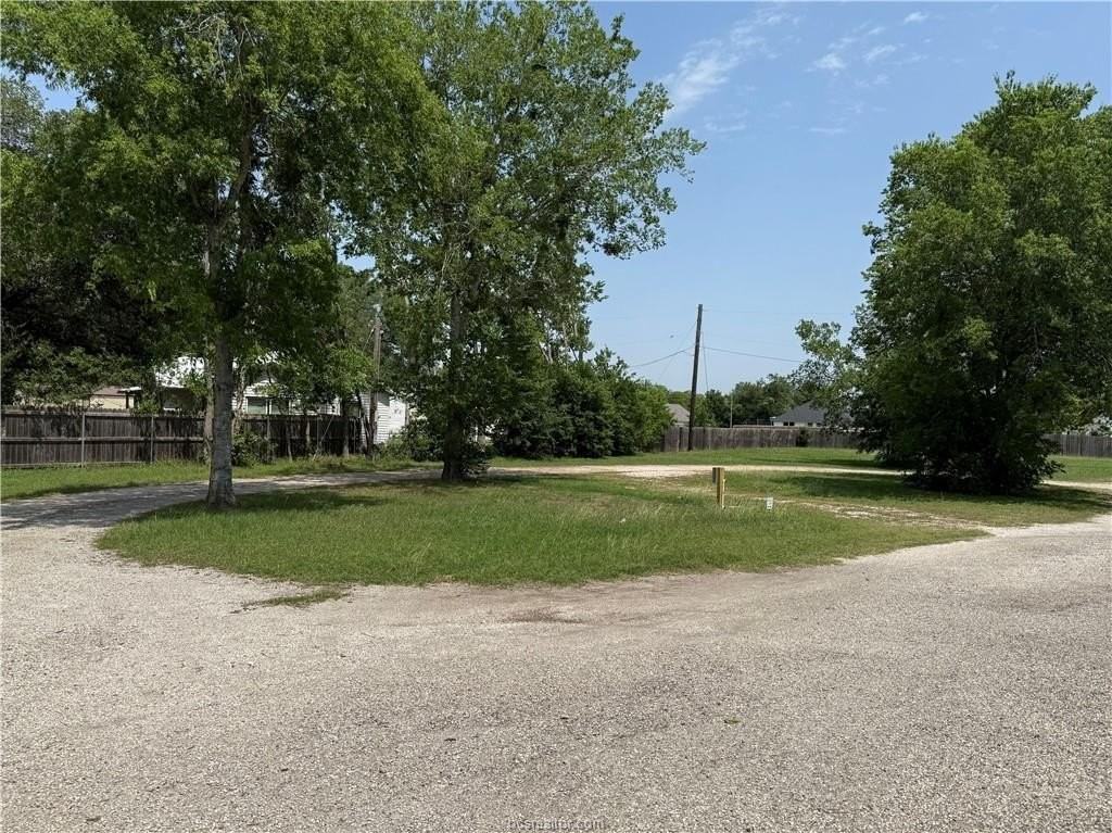 1805 W Highway 21 - Photo 2 of 9
