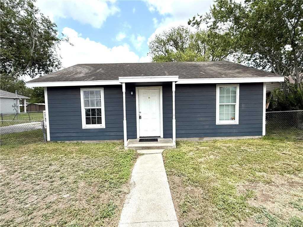 127 W Avenue H - Photo 2 of 22