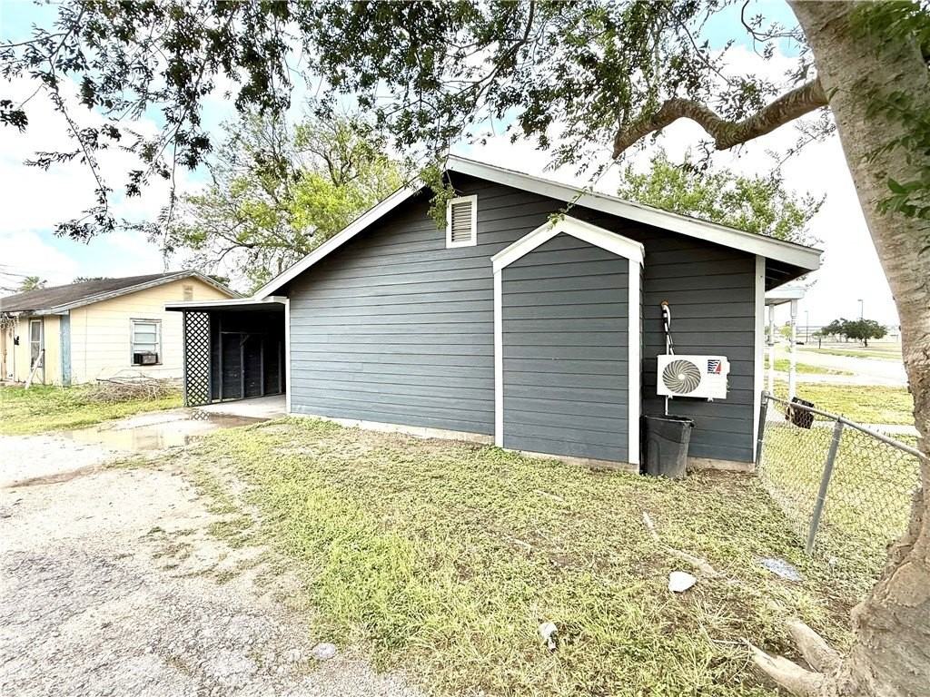 127 W Avenue H - Photo 6 of 22