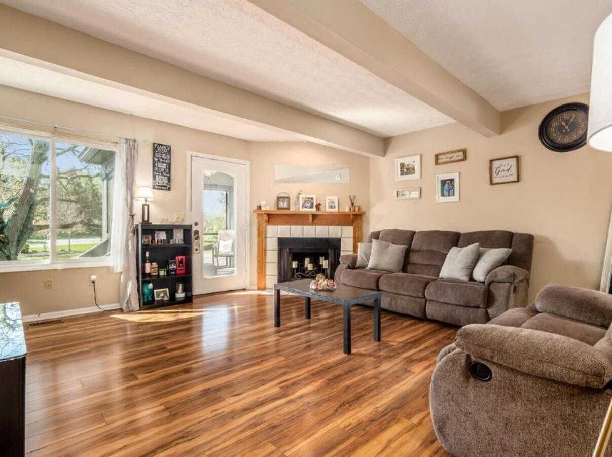 6985 Muirfield Dr - Photo 3 of 31