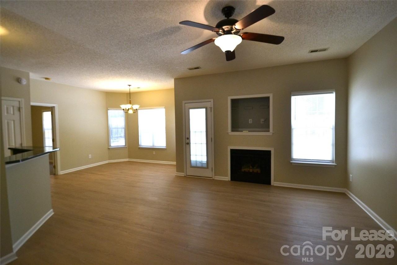 514 Hunley St - Photo 4 of 34