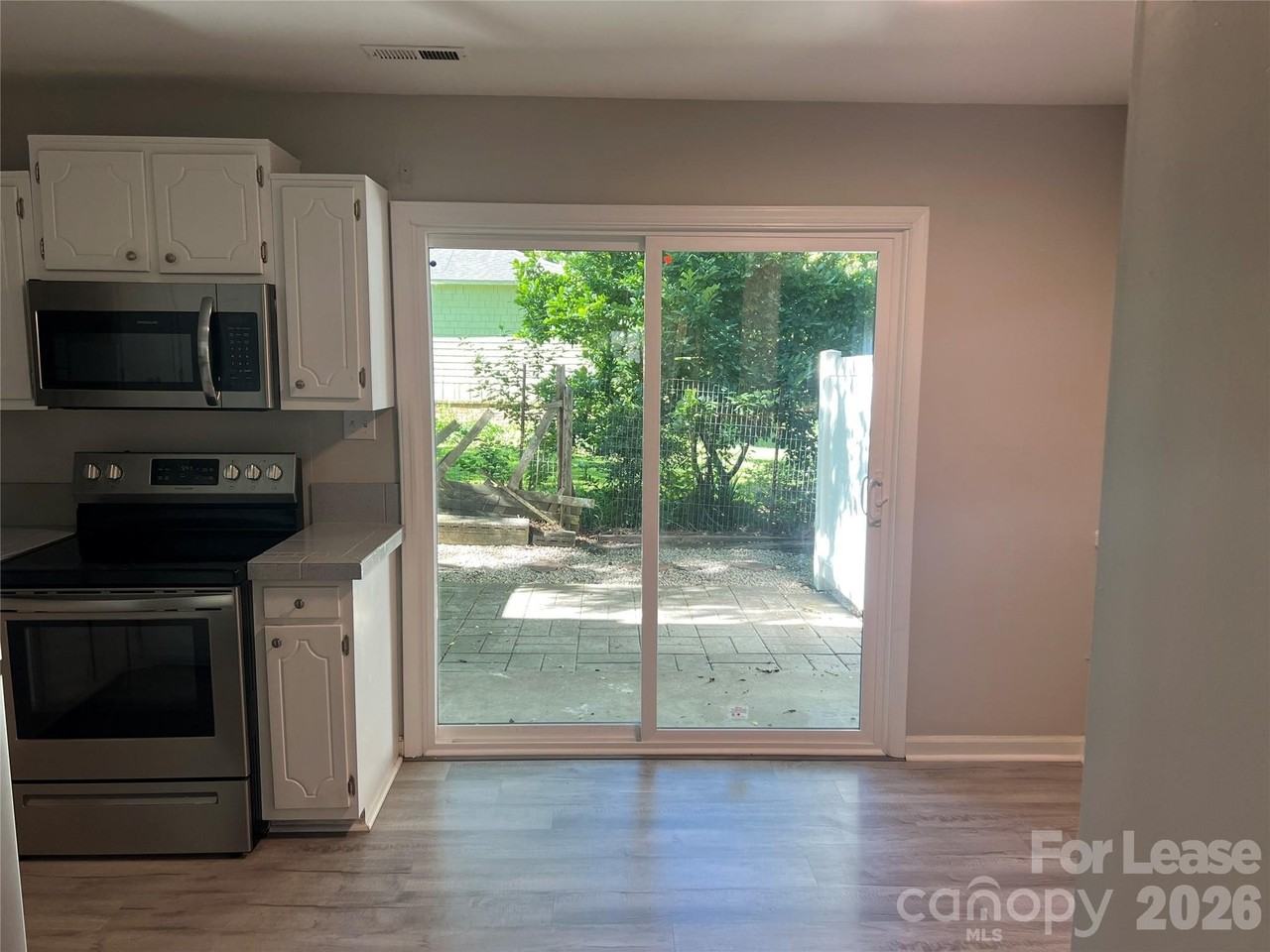 407 S Chester St #14 - Photo 5 of 15