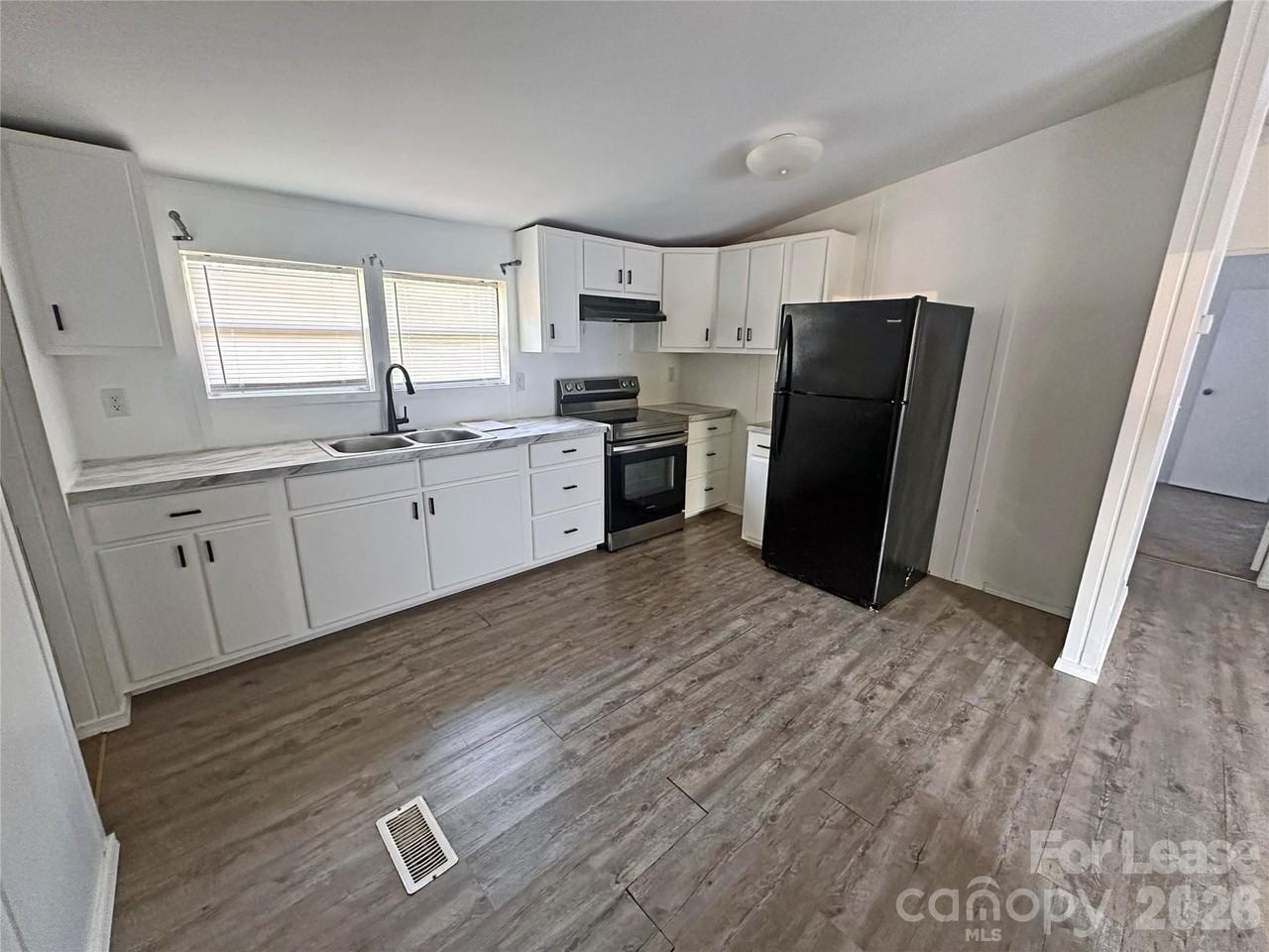 1844 Drew Dr - Photo 3 of 38
