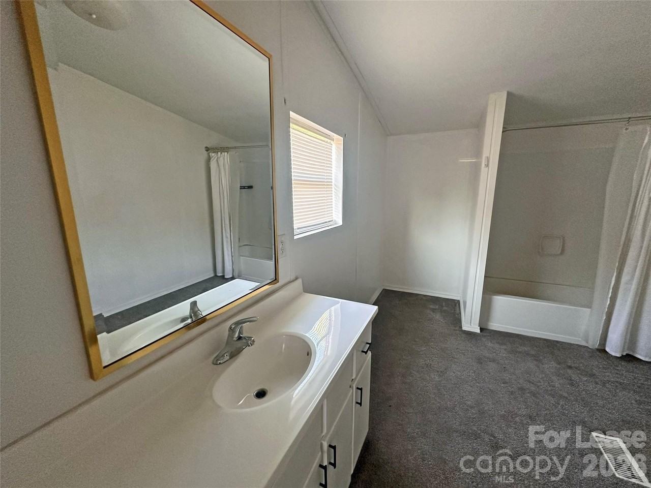 1844 Drew Dr - Photo 5 of 38