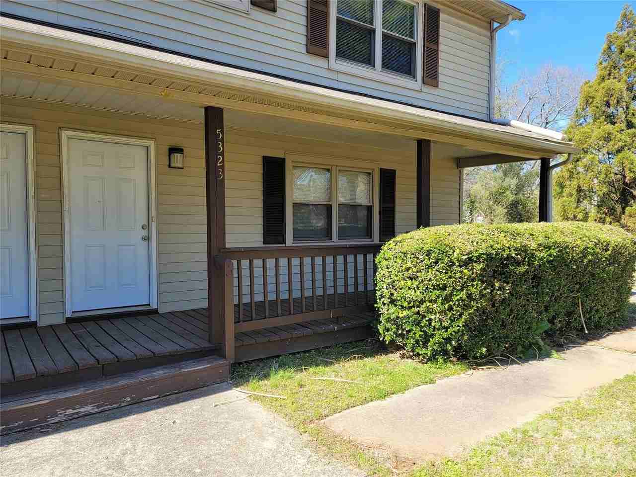 5323 Chestnut Lake Dr - Photo 2 of 15