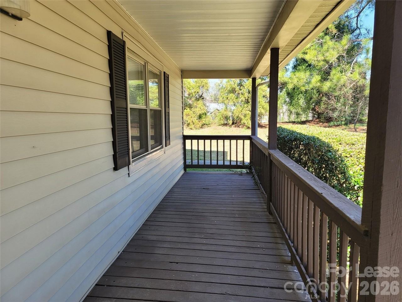 5323 Chestnut Lake Dr - Photo 3 of 15