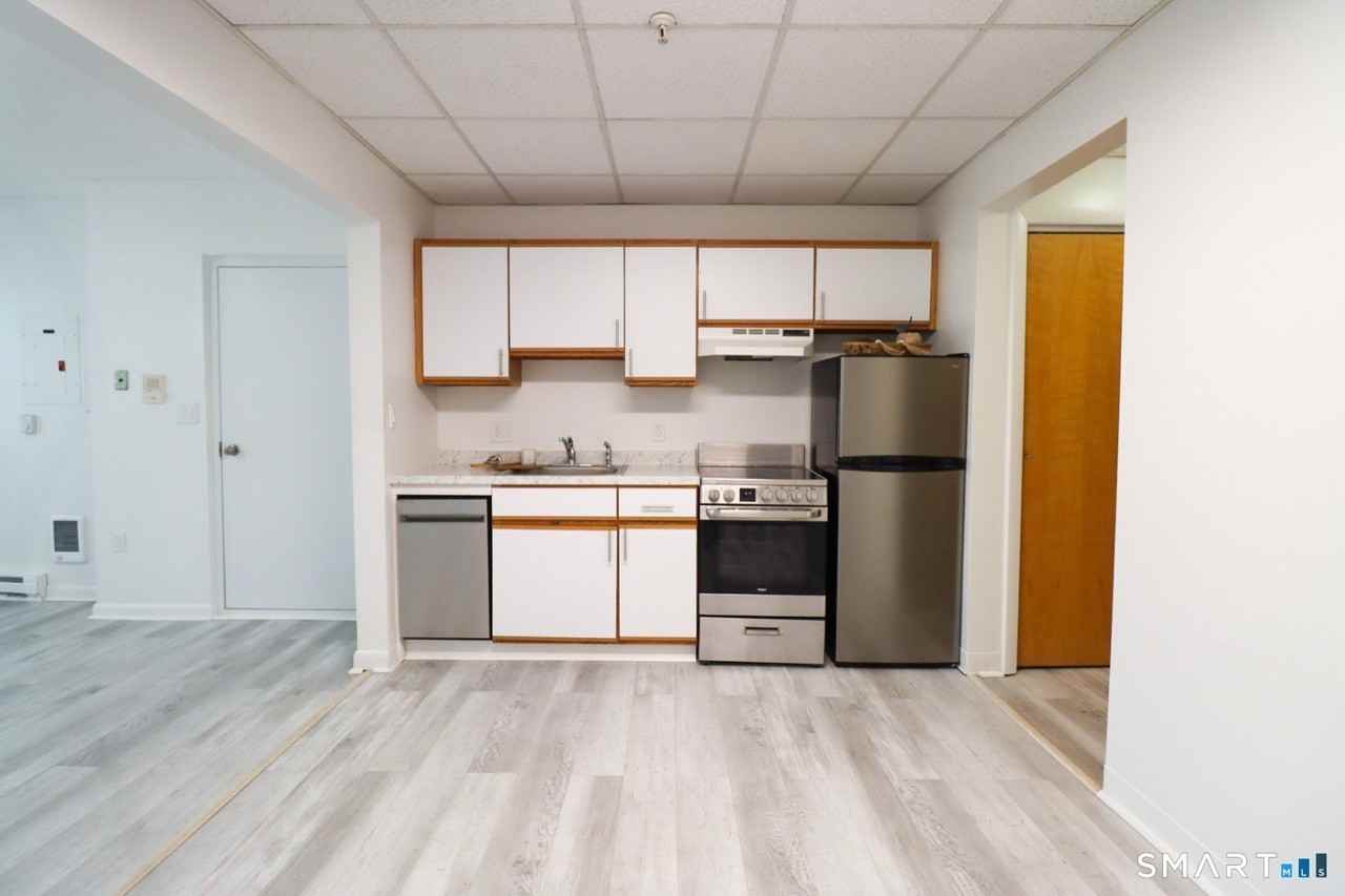209 Bank St - Photo 2 of 11