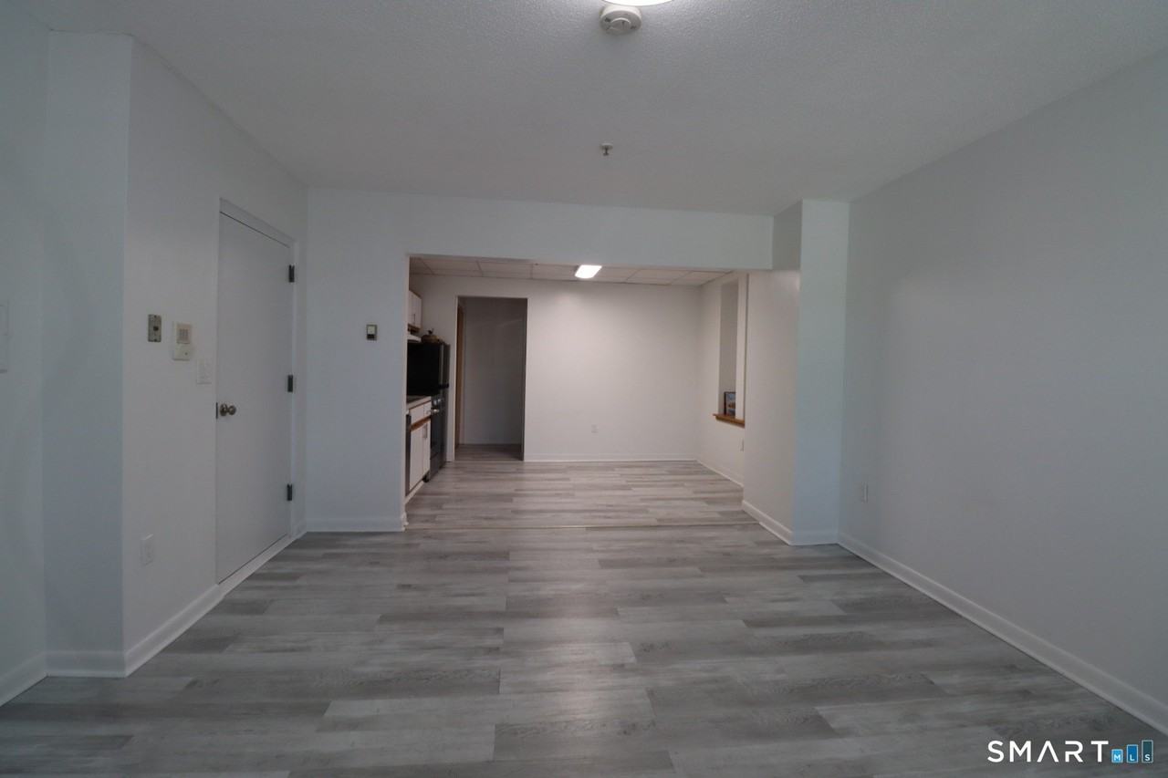 209 Bank St - Photo 5 of 11