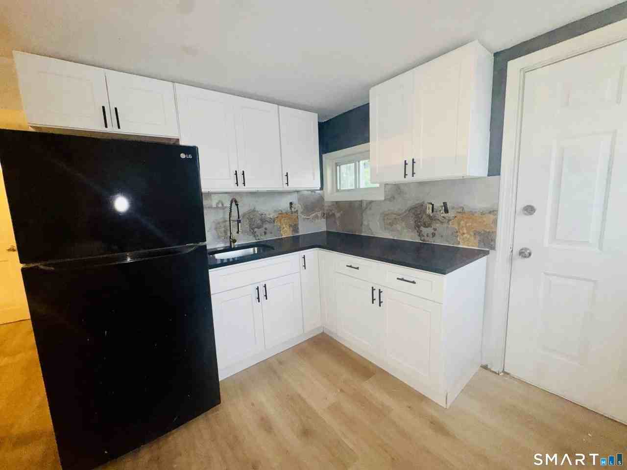 470 Wood Ave - Photo 2 of 15