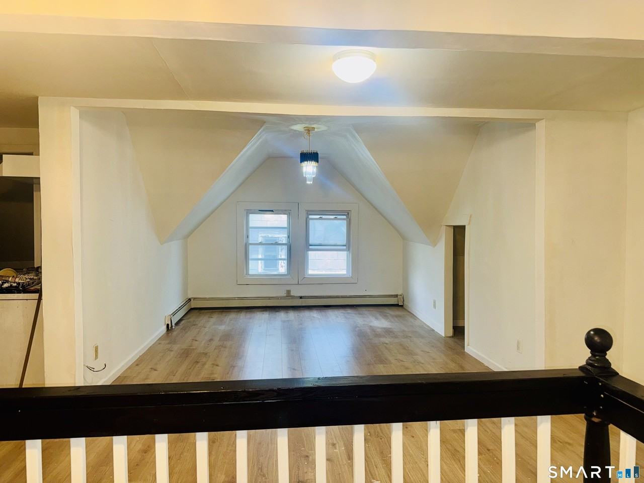 470 Wood Ave - Photo 5 of 15
