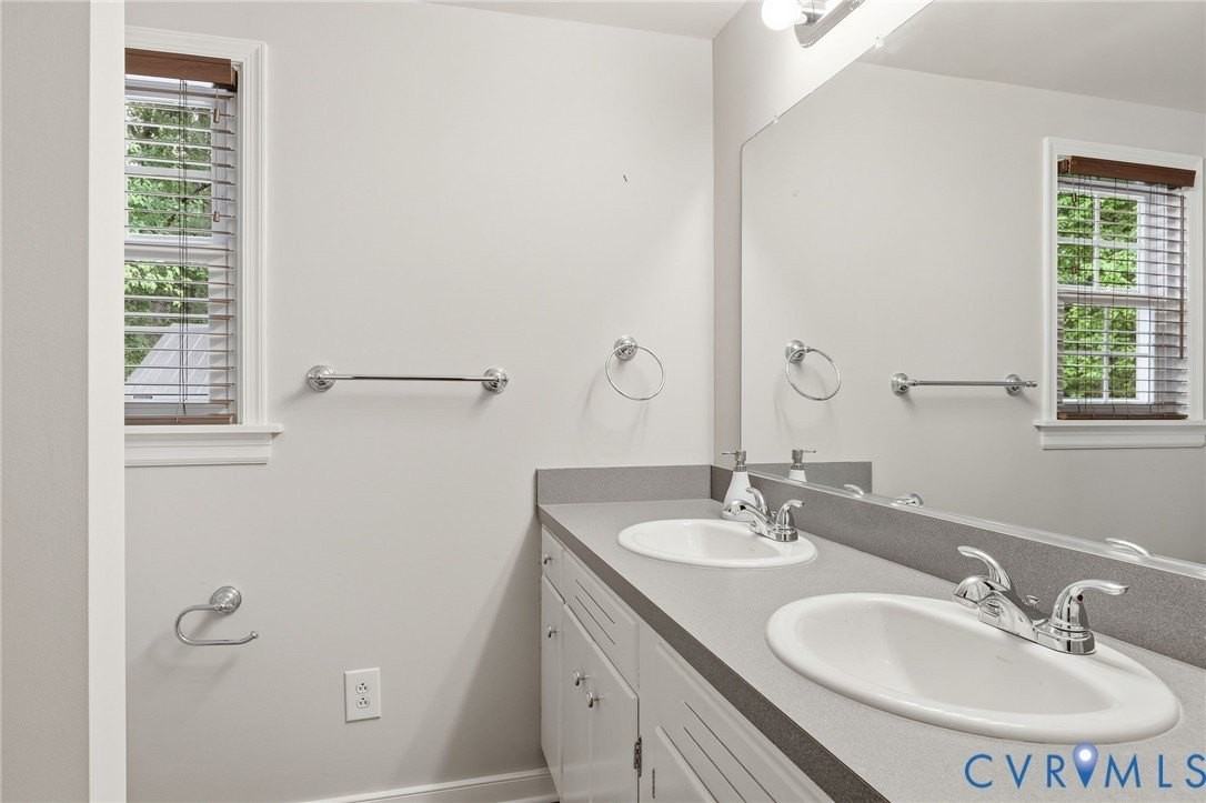 7603 S Pinehill Dr - Photo 4 of 36