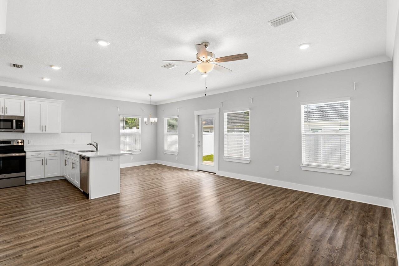 170 Bradford Ct - Photo 7 of 32