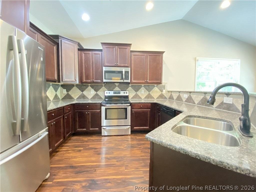 181 Fairfax Dr - Photo 3 of 31