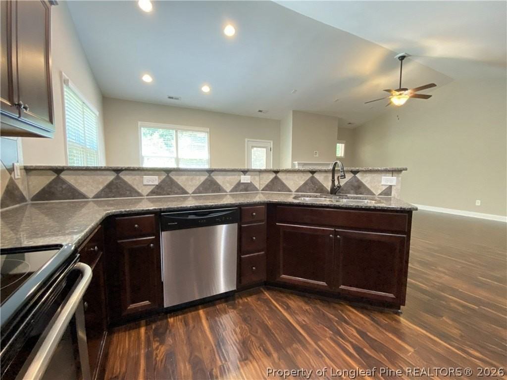 181 Fairfax Dr - Photo 4 of 31