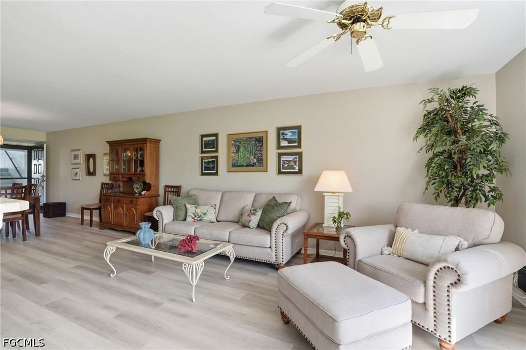 5905 Trailwinds Dr #816 - Photo 4 of 39