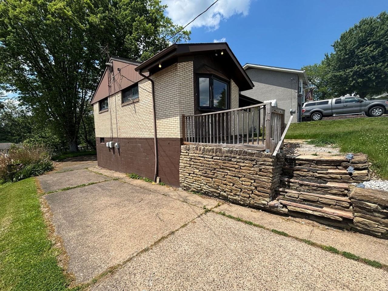 207 Kingston Dr - Photo 3 of 25