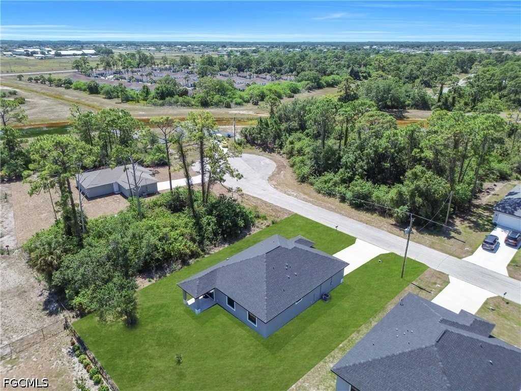 6210 Forest Ct - Photo 5 of 47
