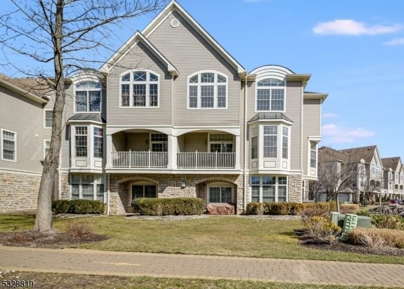 103 Crown Ct - Photo 2 of 42