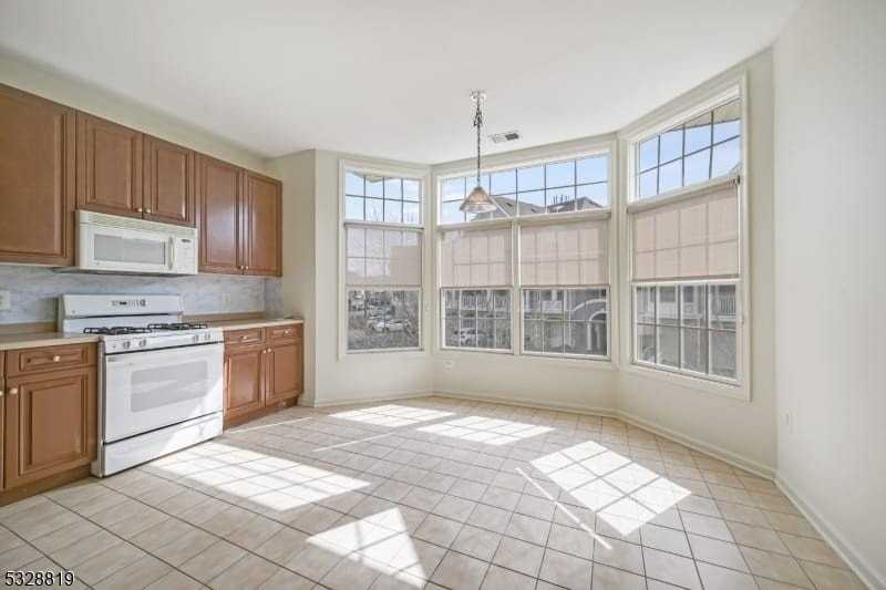 103 Crown Ct - Photo 4 of 42