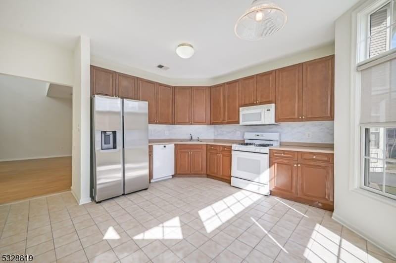 103 Crown Ct - Photo 5 of 42