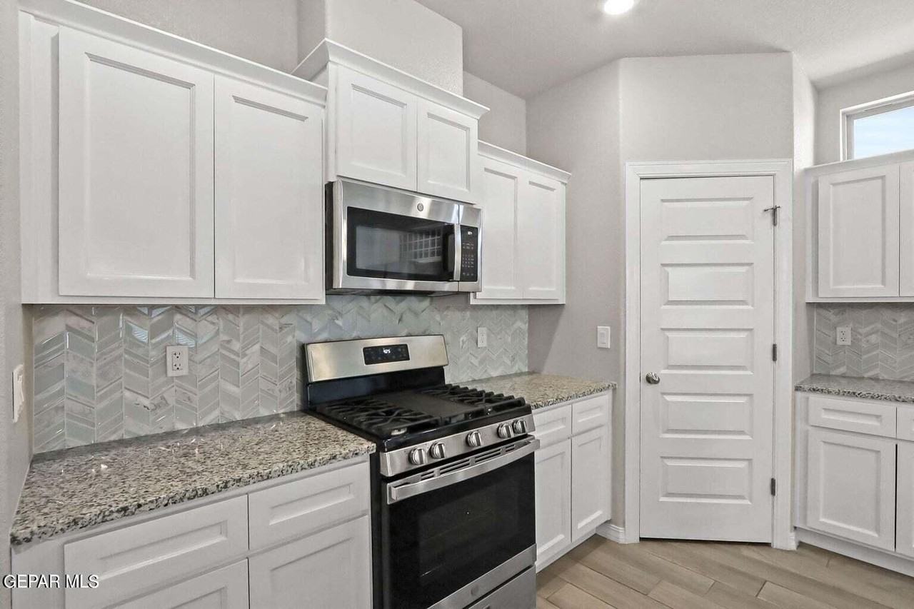 13186 Emerald Isle St - Photo 5 of 21