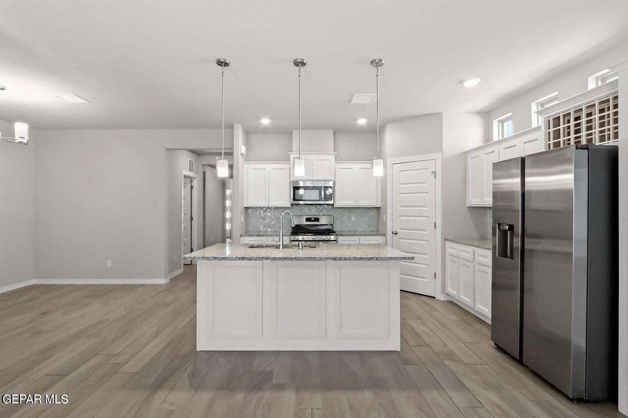 13186 Emerald Isle St - Photo 6 of 21