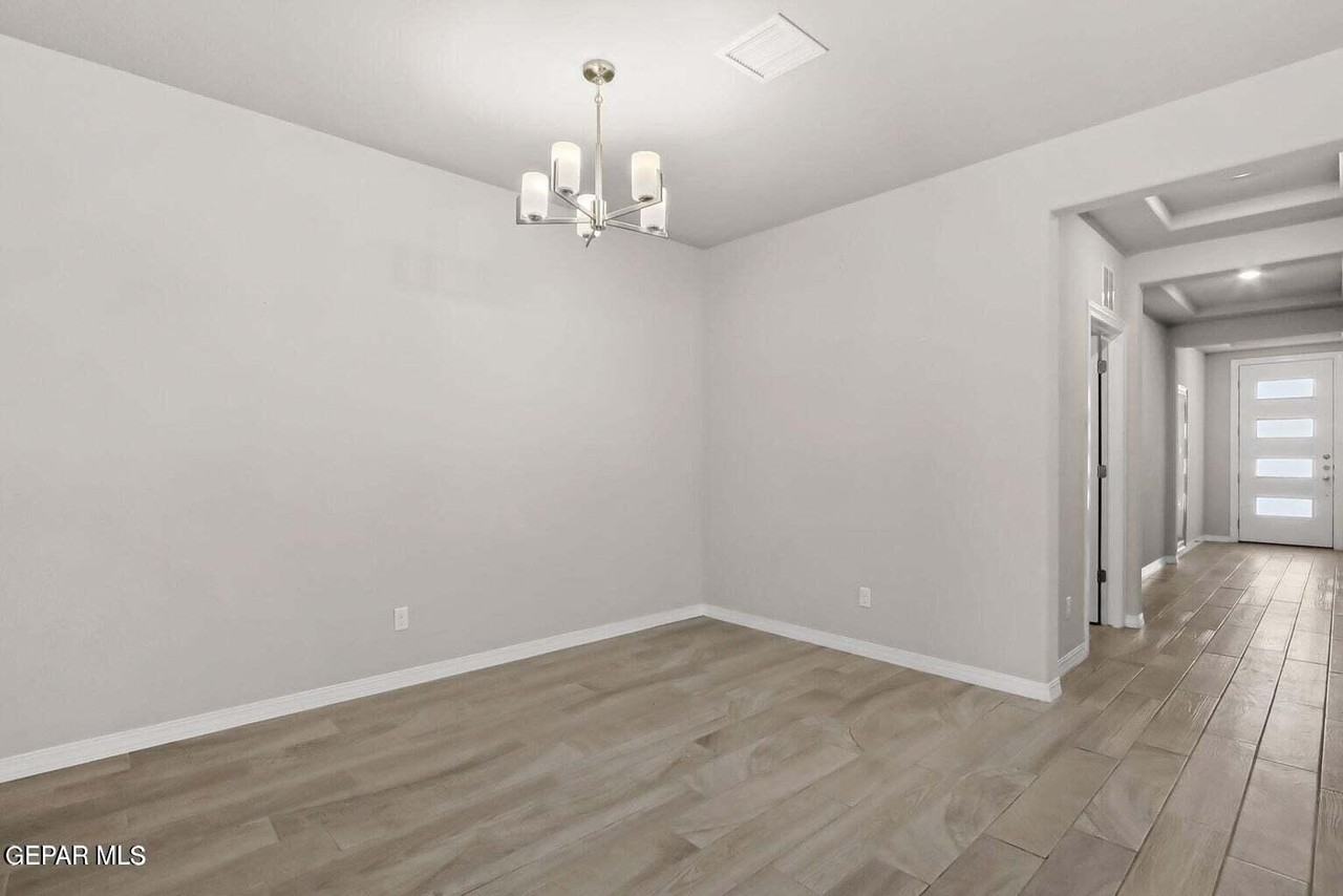13186 Emerald Isle St - Photo 7 of 21