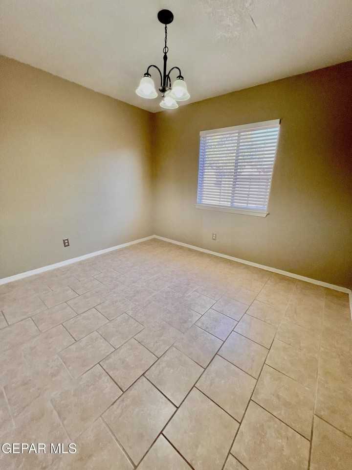 11600 Edward James Ave - Photo 4 of 8