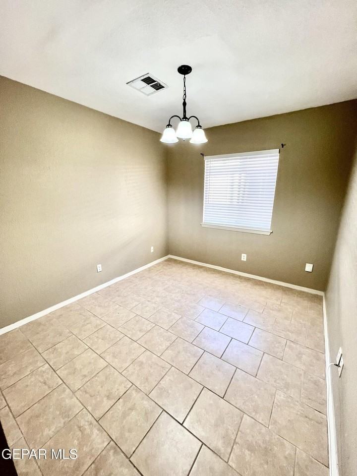 11600 Edward James Ave - Photo 5 of 8