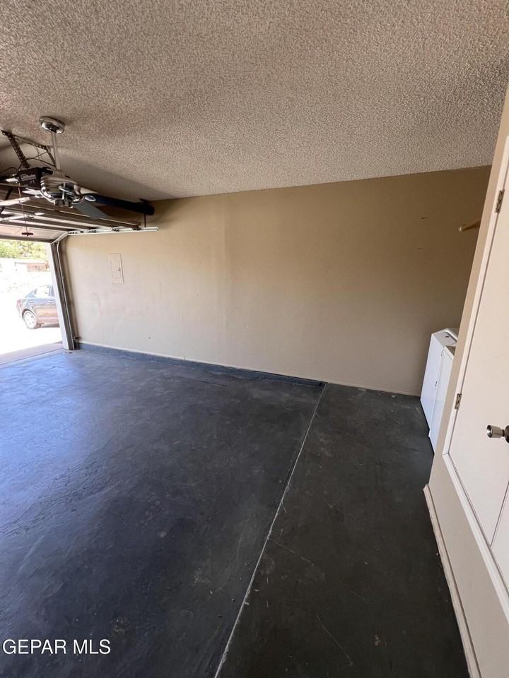 11600 Edward James Ave - Photo 7 of 8