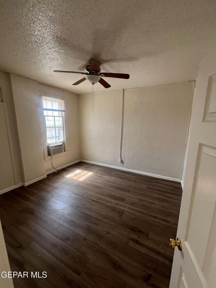 513 E Father Rahm Ave #9 - Photo 4 of 10