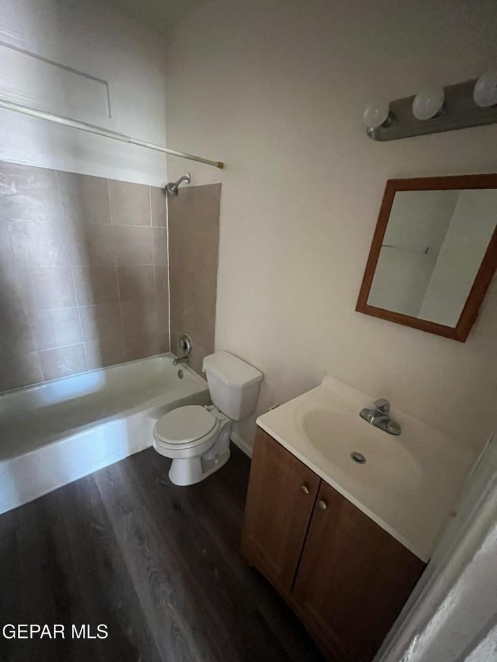 513 E Father Rahm Ave #9 - Photo 5 of 10