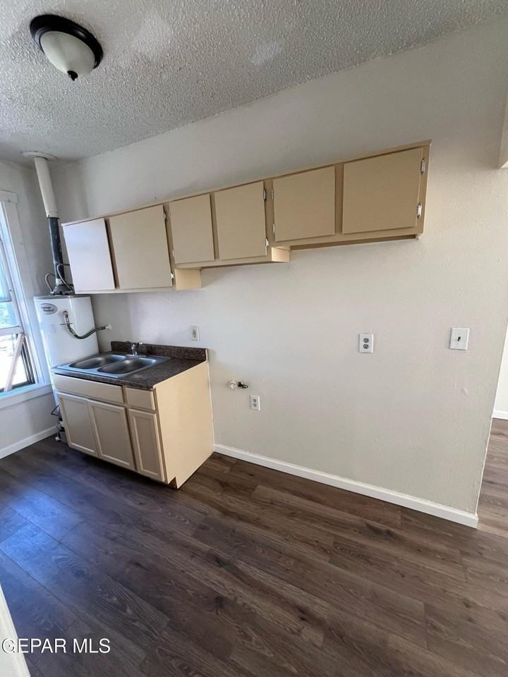 513 E Father Rahm Ave #9 - Photo 7 of 10