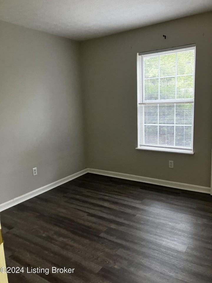 4105 Blue Lick Ct #4 - Photo 5 of 7