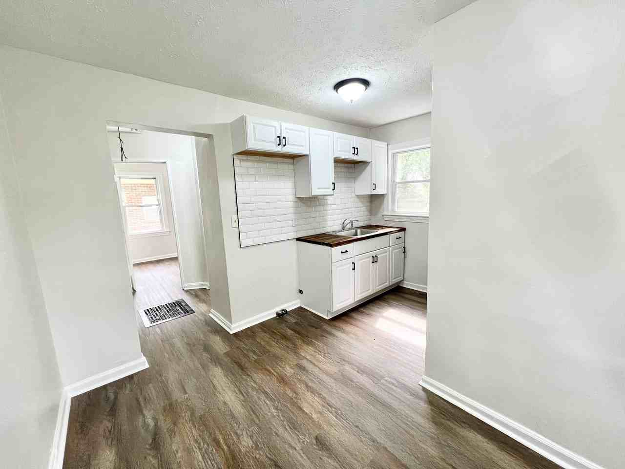 2016 S 40th St #1 - Photo 7 of 15