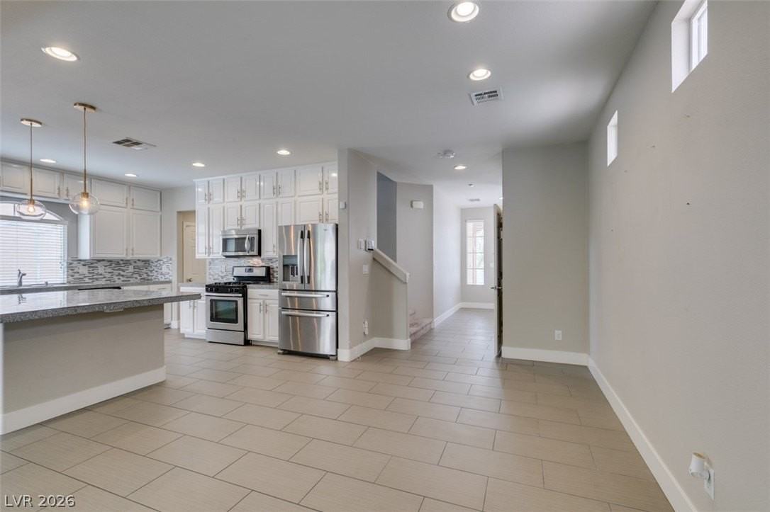 4586 W Camero Ave - Photo 7 of 46