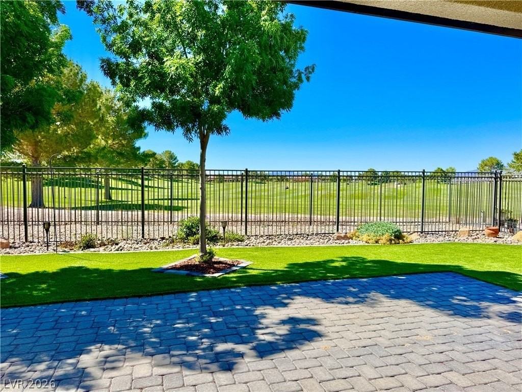 5025 E Beacon Ridge Dr - Photo 3 of 18
