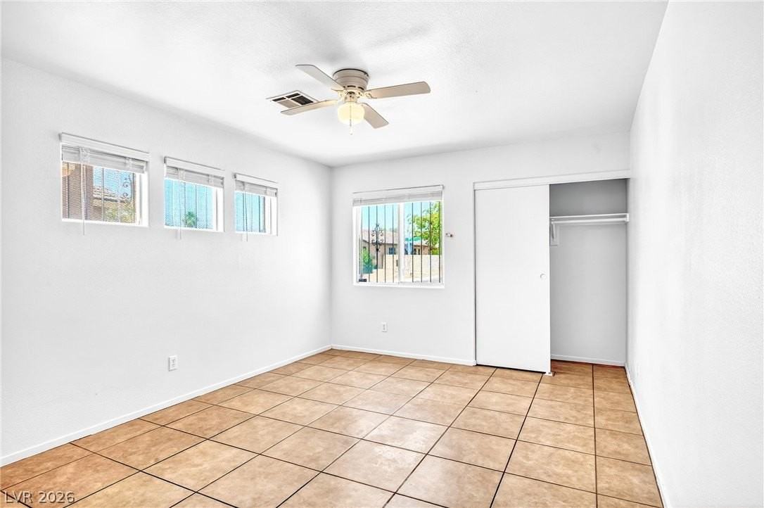 5683 Halvern Ave - Photo 6 of 22