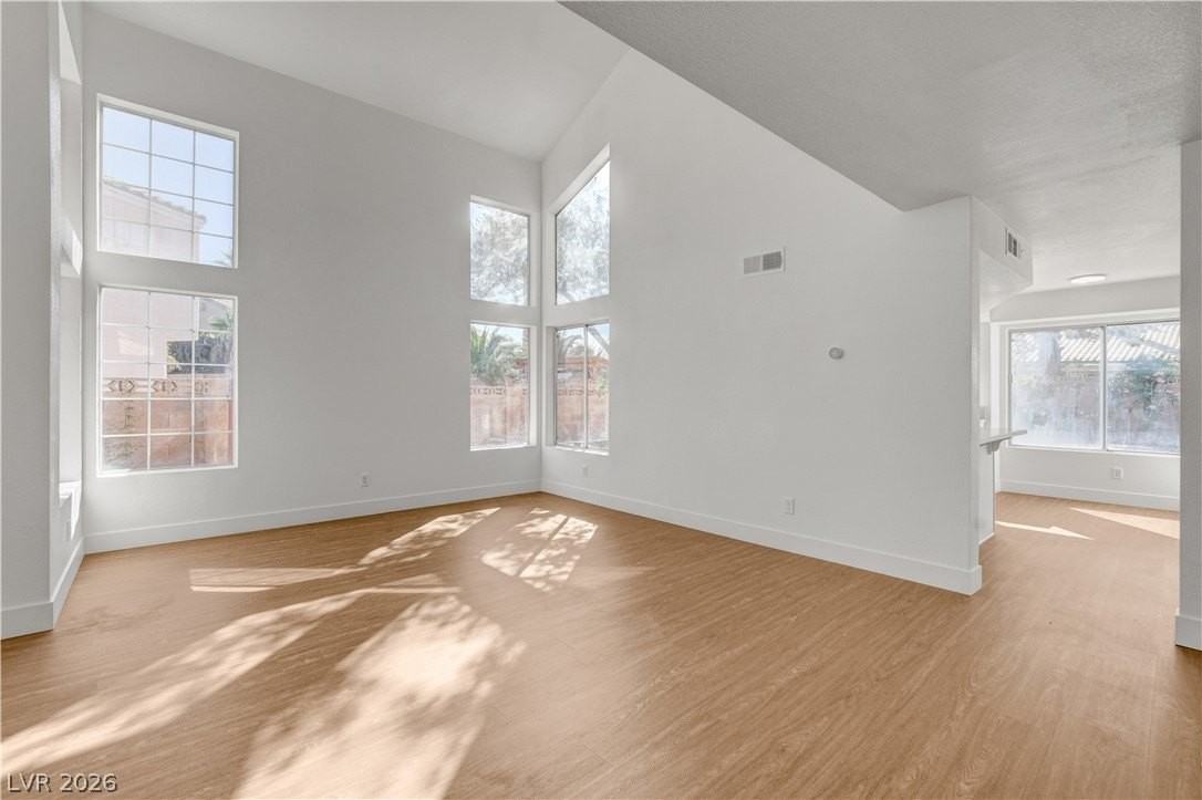 8005 Vision St - Photo 6 of 49