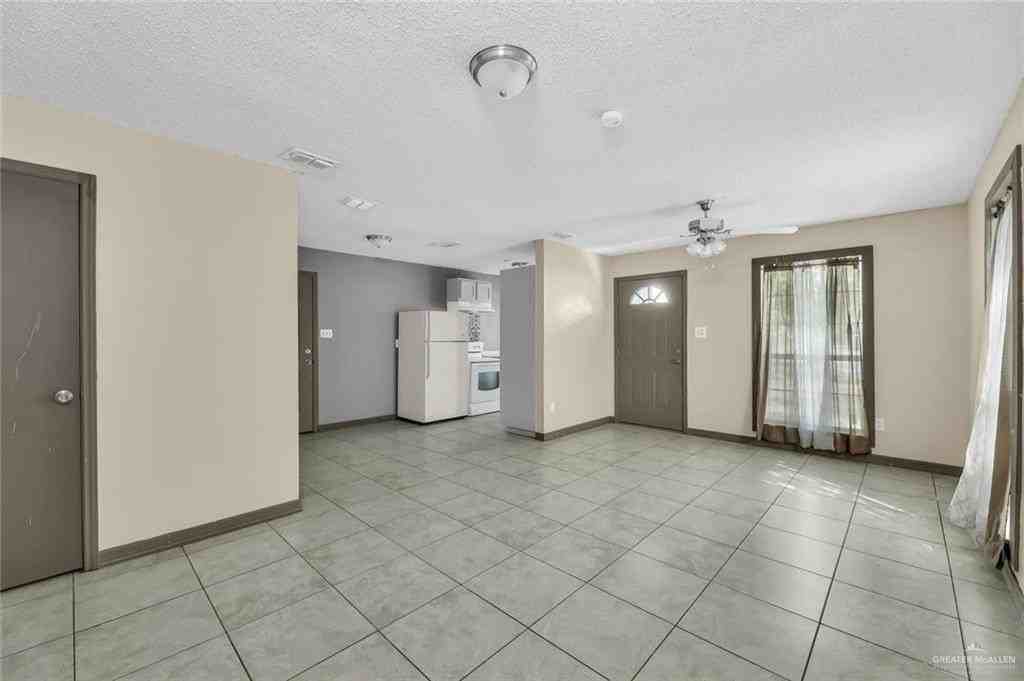440 W Siesta St - Photo 2 of 7