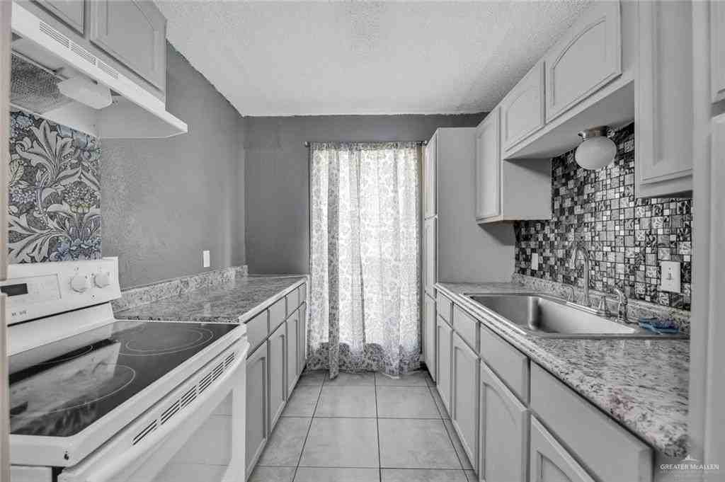 440 W Siesta St - Photo 4 of 7