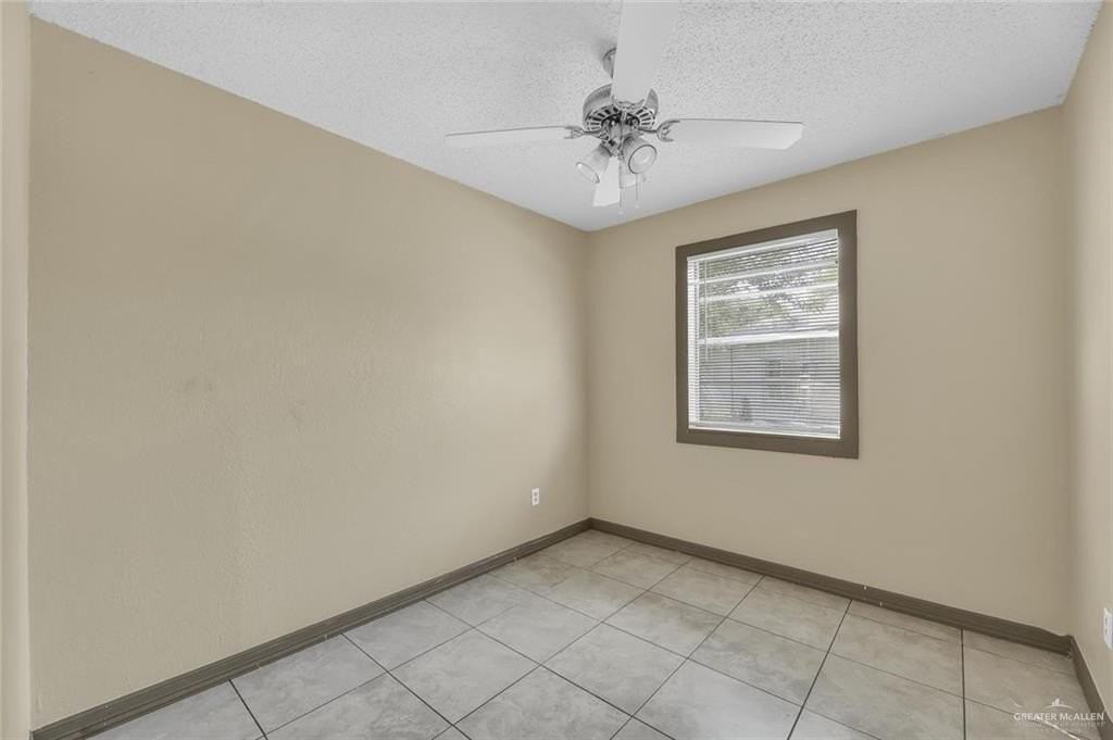 440 W Siesta St - Photo 5 of 7