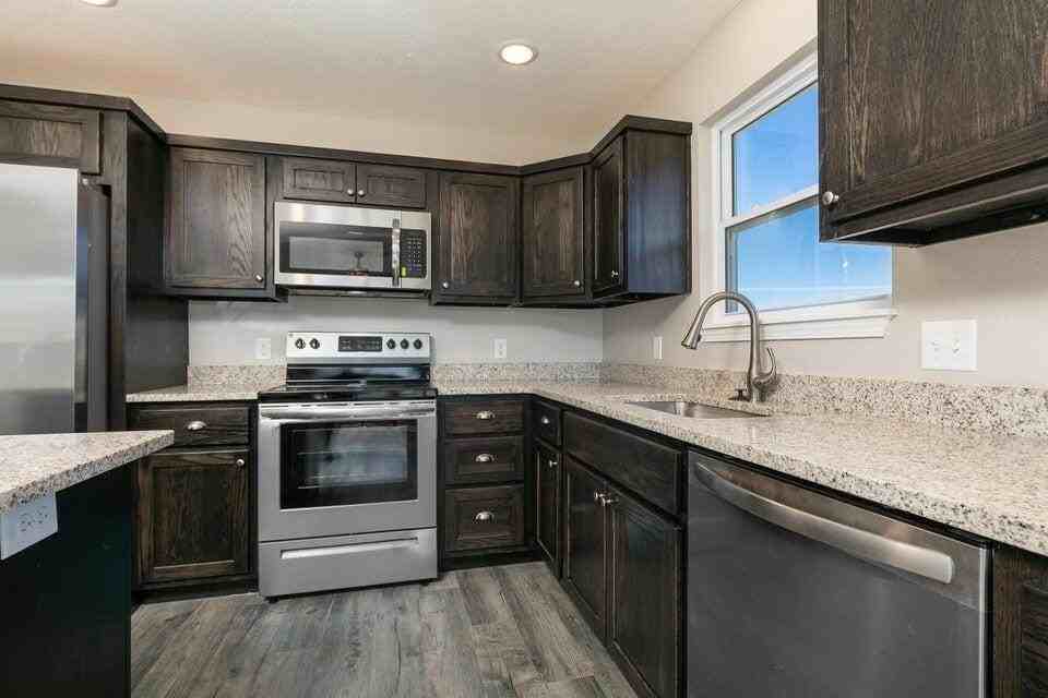 675 Joycee Ln - Photo 4 of 11