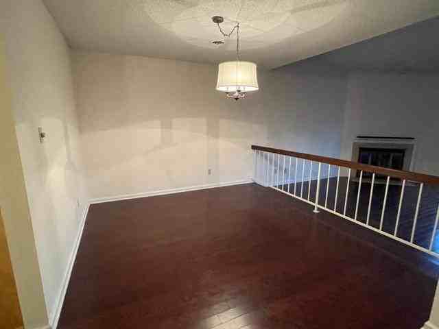 103 Deerlake Dr - Photo 4 of 10
