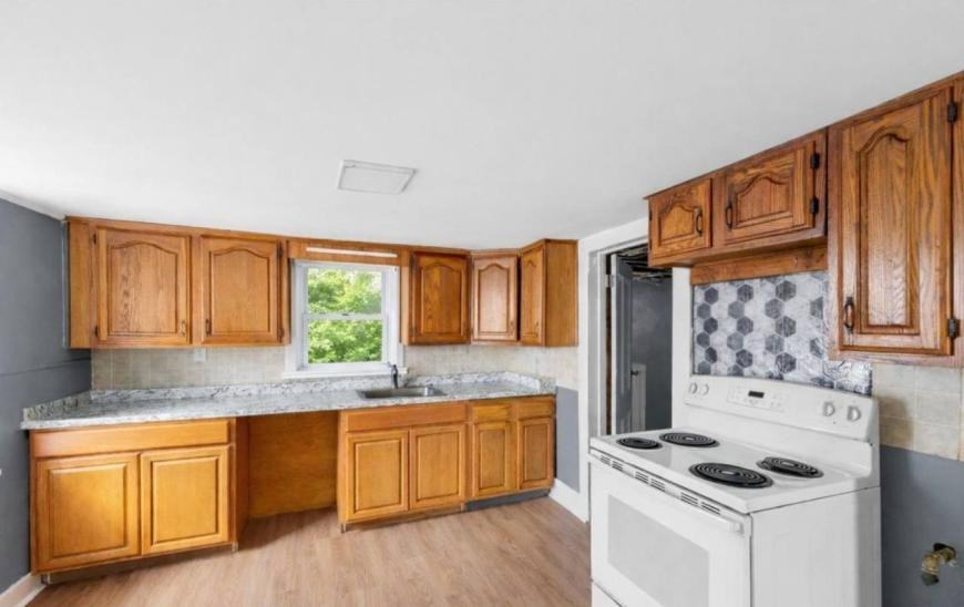 188 Linden Ave - Photo 2 of 7